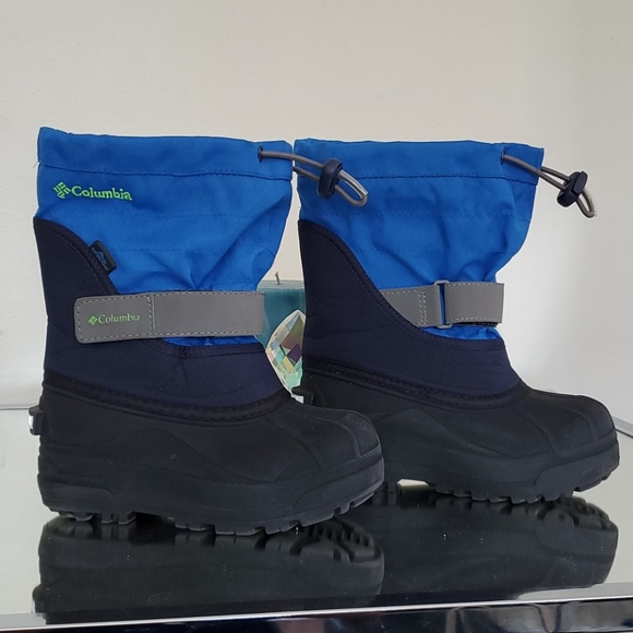 Columbia boots and scarf - Picture 4 of 5